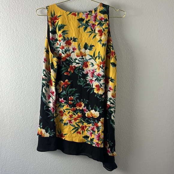 Zac & Rachel Asymmetrical Floral Sleeveless Top - Picture 4 of 7